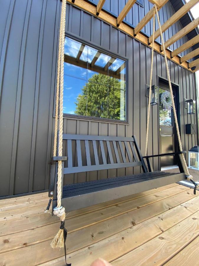 Stylish Downtown Kingsville Getaway With Putting Green, Firepit & Games Kültér fotó