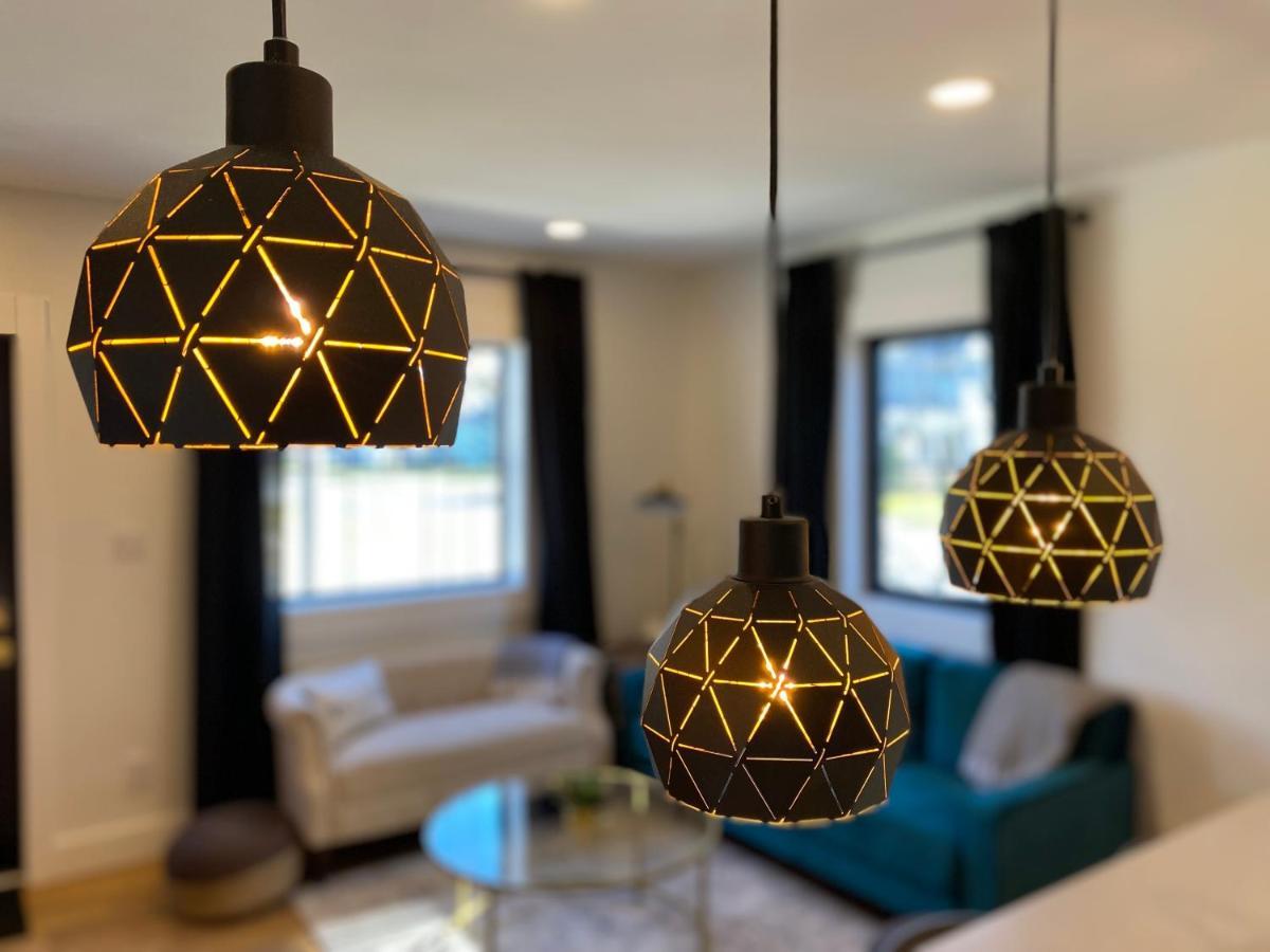 Stylish Downtown Kingsville Getaway With Putting Green, Firepit & Games Kültér fotó