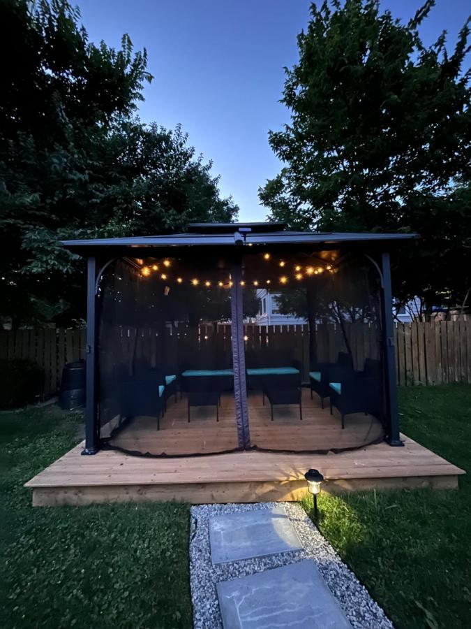 Stylish Downtown Kingsville Getaway With Putting Green, Firepit & Games Kültér fotó