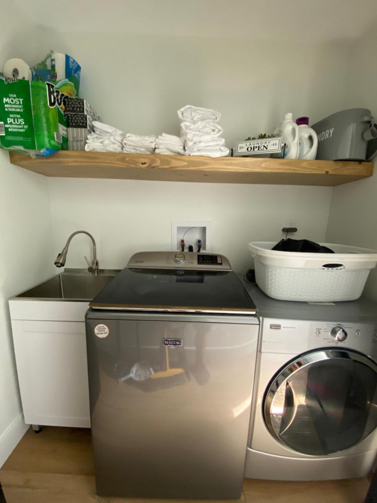 Stylish Downtown Kingsville Getaway With Putting Green, Firepit & Games Kültér fotó